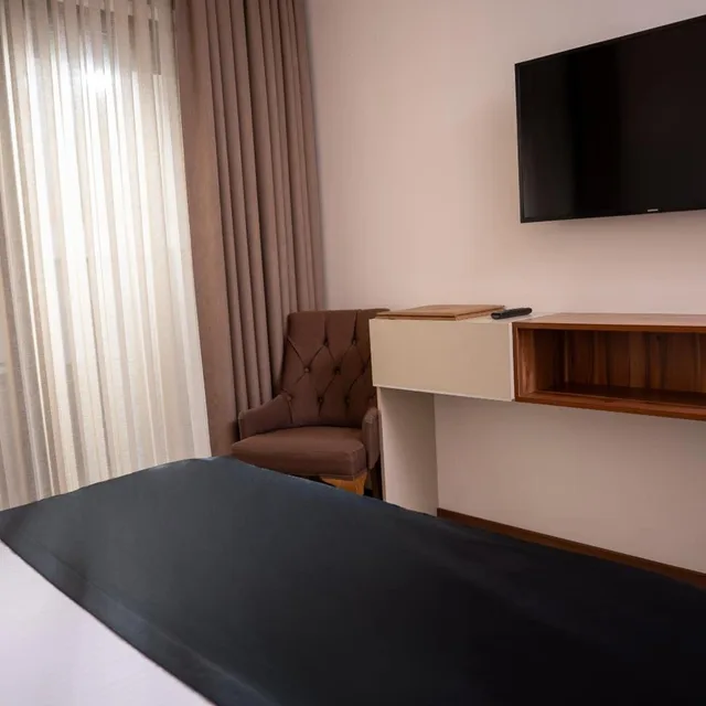Room, King Bed, Balcony, Mari Suites Hotel 4/7