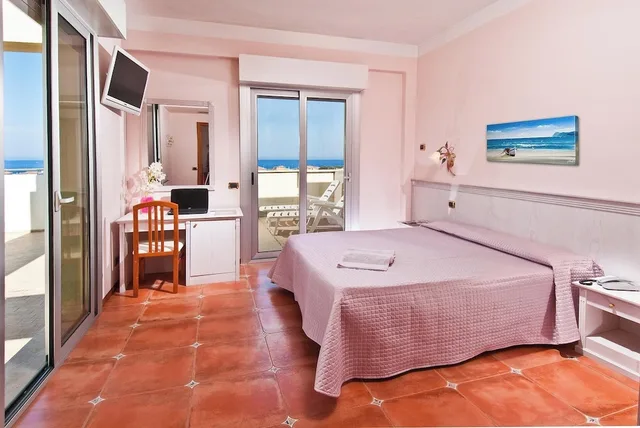 Sky, Plus, Quadruple, Double and Twin Beds، Hotel Le Querce 1/2