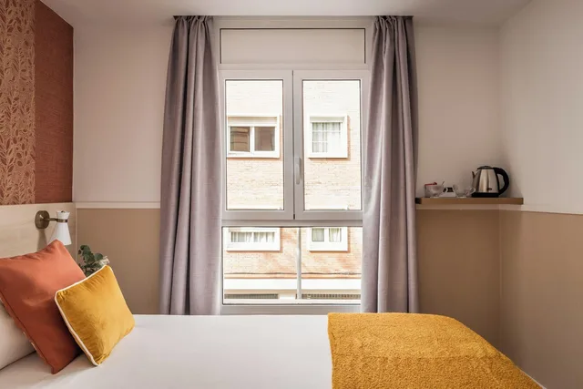 غرفة قياسية بسرير مزدوج، Pillow House 3/5