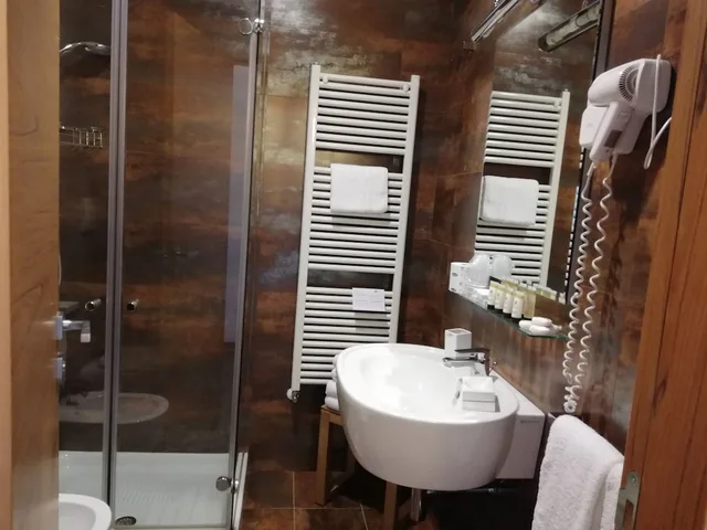 غرفة رباعية بسرير مزدوج وسريرين منفصلين، Sciali Hotel 7/10