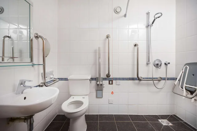 غرفة بسرير كوين لذوي الإعاقة، DOUBLETREE BY HILTON COVENTRY 8/8