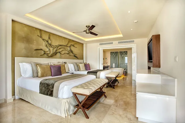 جناح جونيور فاخر بسريرين كوين مع أريكة، Royalton Riviera Cancun An Autograph Collection All Inclusive Resort Casino 4/10