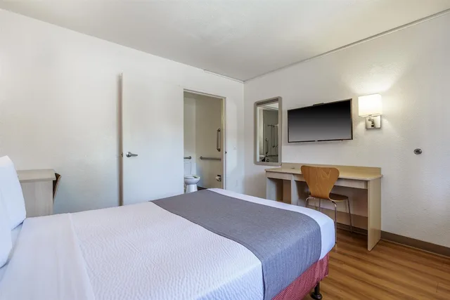 غرفة قياسية بسرير كوين، Motel6 Fremont, CA – North 2/9