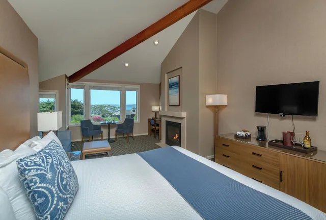 Deluxe, King Bed, Bay View, Sofa، The Inn at the Tides 4/7