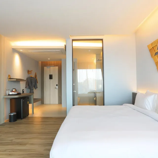 جناح جونيور بشرفة، The Signature Hotel Airport 1/7