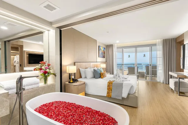 جناح جونيور، Royal Cliff Grand Hotel 6/7