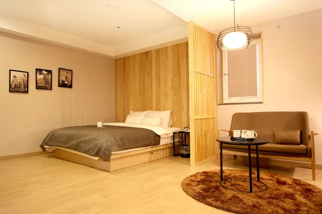 جناح بسرير كوين، Mind Tourist Hotel 1/7