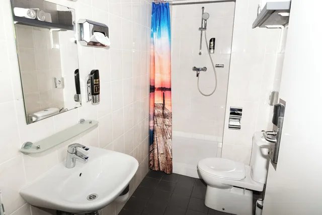 Design, Studio, Suite, 5 Bunk Beds, Amsterdam Teleport Hotel 3/3