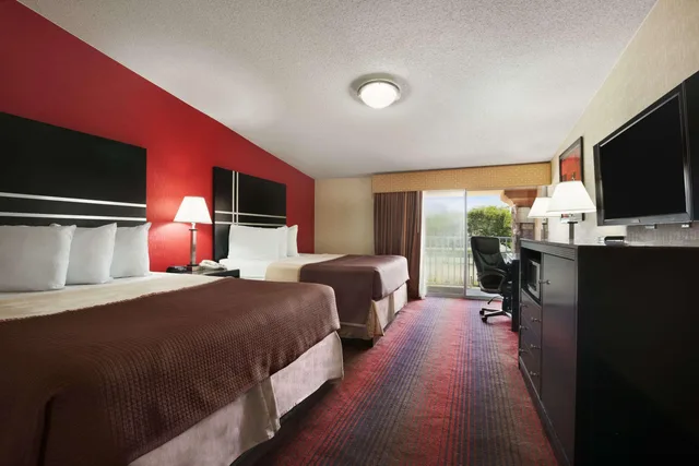 غرفة بسريرين كوين للمدخنين، Howard Johnson by Wyndham North Plainfield 1/1