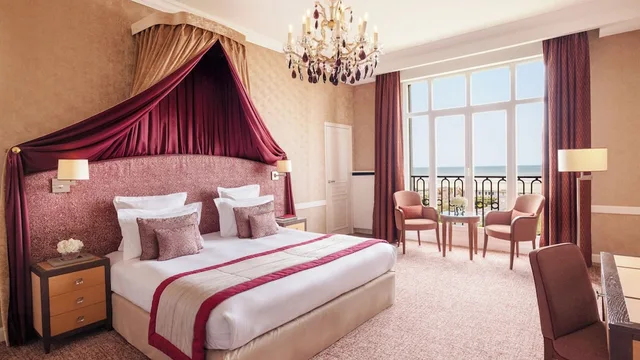 Sea, Prestige, King Bed، Hotel Barriere Le Royal Deauville 2/3
