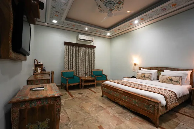 Super, Deluxe, Pool View، Marugarh 2/4