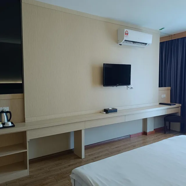 غرفة ديلوكس بسرير كينج، Lintas Platinum Hotel 3/6