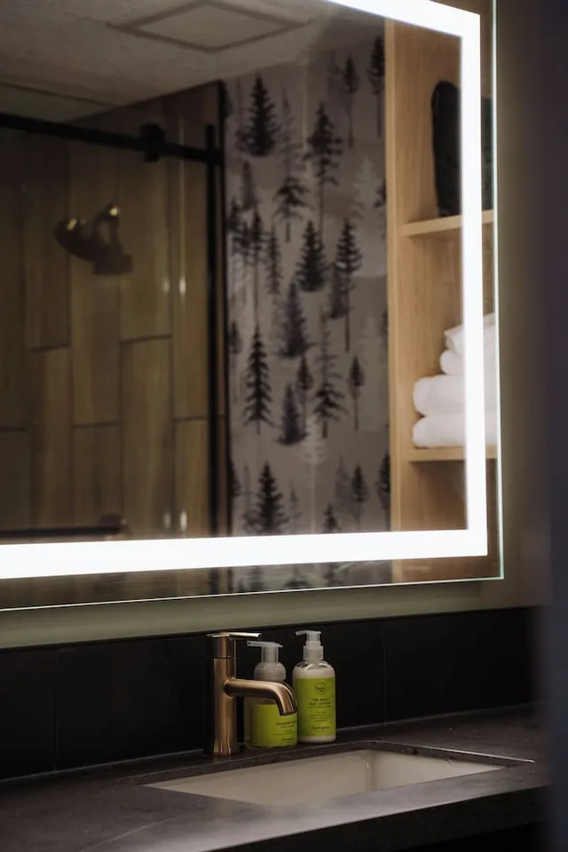 غرفة بسرير كينج، Everwild Canmore - Nordic Spa & Hotel 10/10