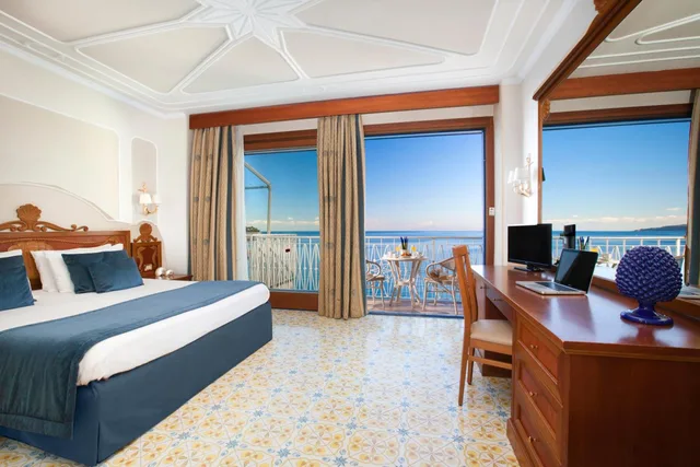 غرفة سوبيريور بسرير مزدوج أو سريرين منفصلين بإطلالة على البحر، Alimuri Bay Resort 4/8