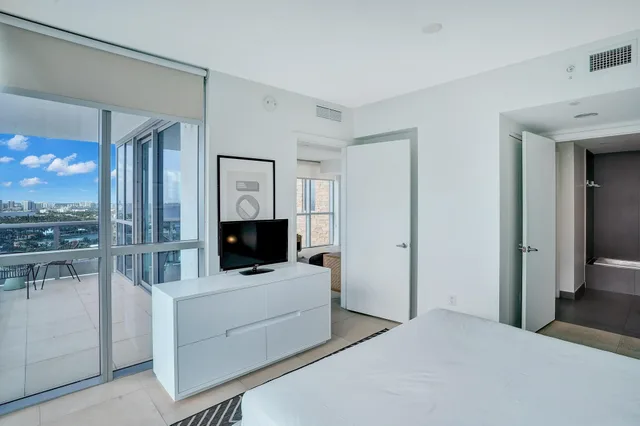 1 Bedroom, Deluxe, Apartment, King Bed, Bay View, Sofa, Corner, Dharma Home Suites Miami At Monte Carlo 1/5