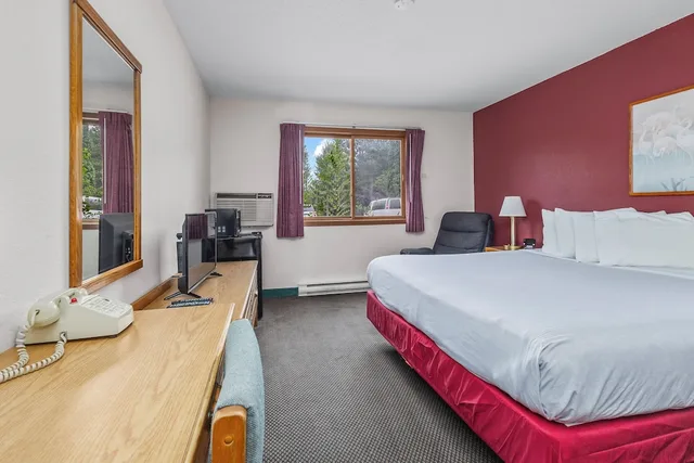 جناح بسرير كوين، Wautoma Inn by OYO Near Airport WI 73 2/7