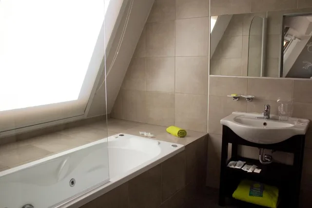 جناح تنفيذي، Hotel Neu 354 3/4