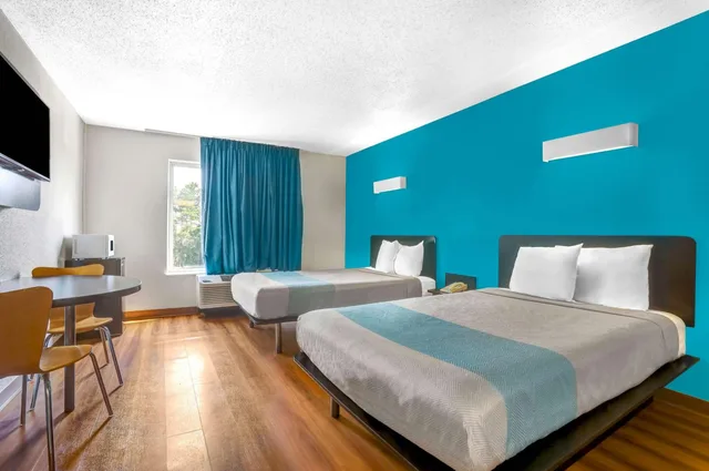 غرفة رباعية للمدخنين، Motel6 Raleigh, NC - North 7/10