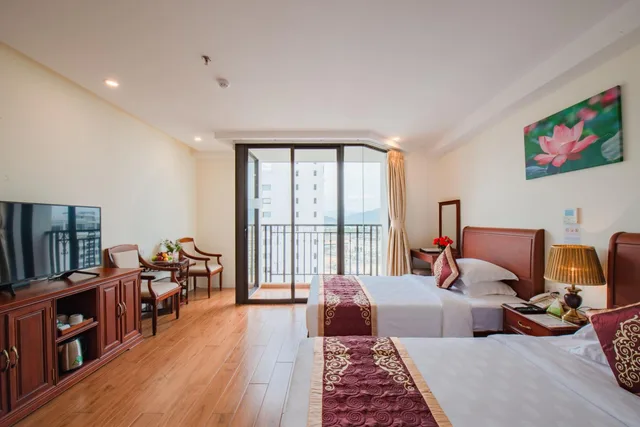 غرفة ديلوكس بسريرين منفصلين بإطلالة على المدينة بشرفة، Red Sun Nha Trang Hotel 2/3