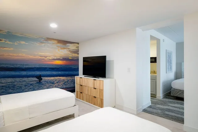 Family Suite, 2 Queen and Twin Beds, Hotel Bethany Beach 6/6