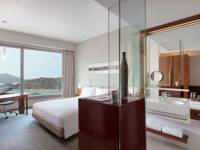 غرفة عائلية بسرير كوين وسريرين منفصلين لذوي الإعاقة، Novotel Citygate Hotel Hong Kong 5/7