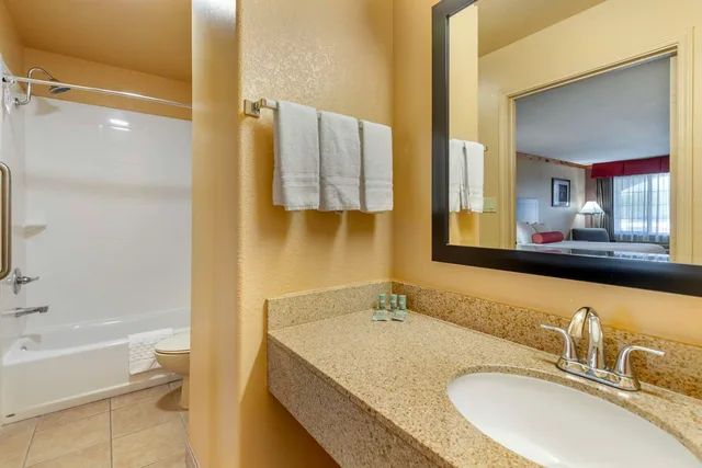 غرفة بسريرين كوين، Best Western Windwood Inn & Suites 4/4