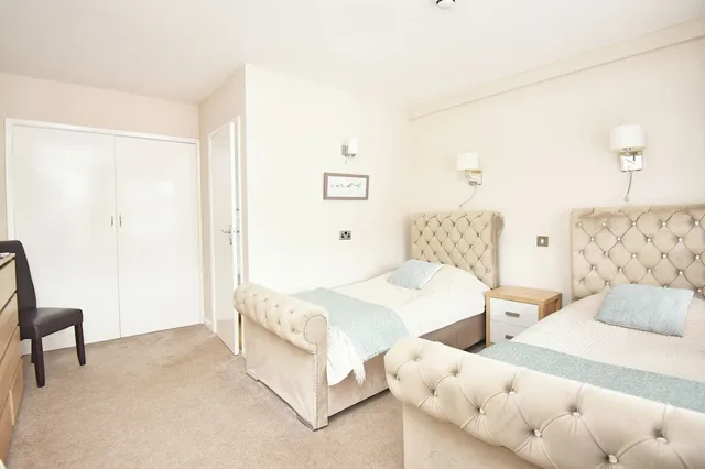 Room, Twin Beds, The Chequers Inn 1/5
