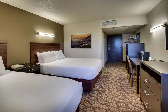 غرفة ديلوكس بسريرين كوين يُسمح فيها بالحيوانات الأليفة، Expressway Inn 2/3