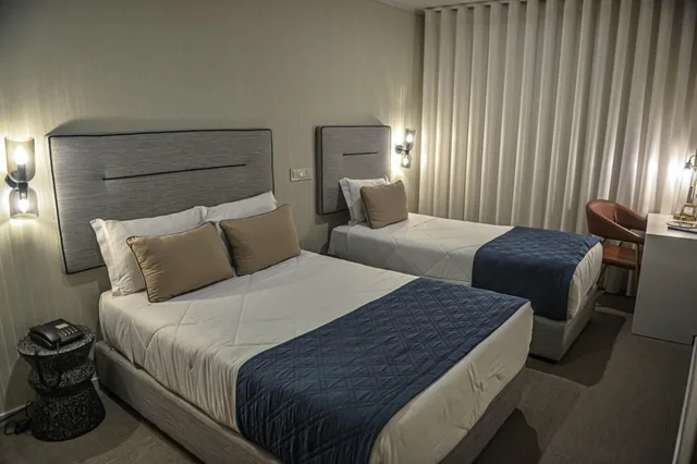 غرفة ثلاثية بسريرين، Hotel America - Porto Centro 1/2