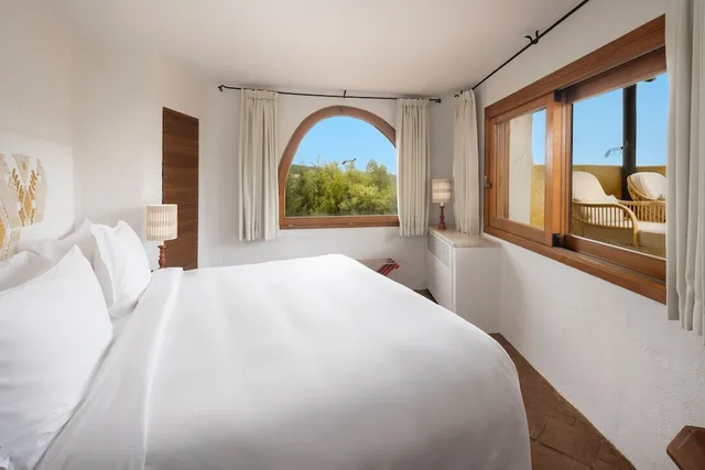 Island, Suite, King Bed, Partial Sea View, Hotel Cala Di Volpe Costa Smeralda 3/10