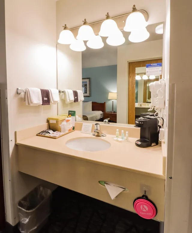 غرفة بسريرين كوين يُسمح فيها بالحيوانات الأليفة، Quality Inn & Suites Sequim at Olympic National Park 7/7