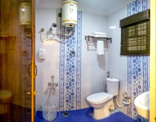 Super, Deluxe, Queen Bed, Octave Hotel and Spa Jp Nagar 5/6