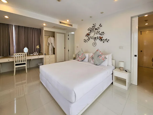 Room, King Bed, Sea Front, Verano Beach Villa 1/1