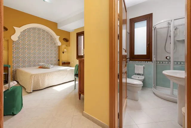غرفة كومفورت بسرير كوين، Hotel Mediterraneo 2/2