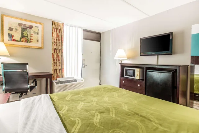 غرفة بسرير كوين للمدخنين، Quality Inn And Suites Vidalia 3/4