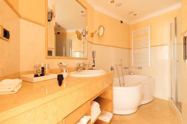 Palace, Suite, King Bed، Alpenpalace Luxury Hideaway & Spa Retreat 2/2