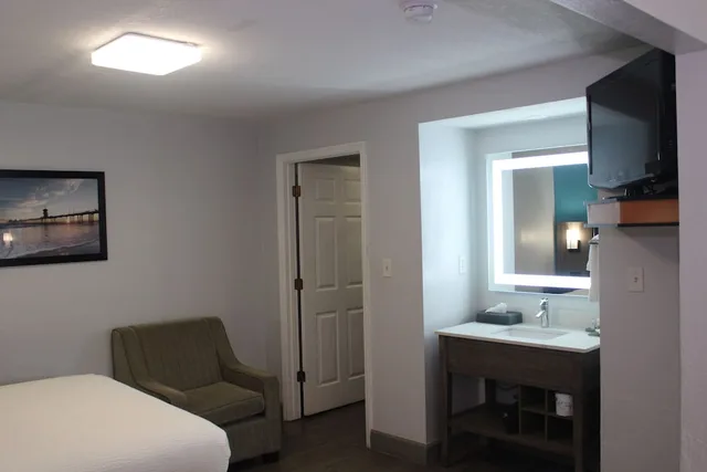 Split, Suite, 2 Queen Beds, City View, La Quinta Inn & Suites by Wyndham Oceanfront Daytona Beach 4/5