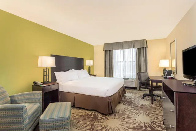 غرفة قياسية بسرير كينج، Hotel Gurnee 1/1