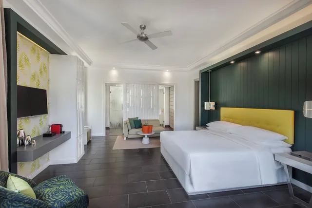 جناح عائلي بسرير كينج مع أريكة، Long Beach Mauritius 1/3
