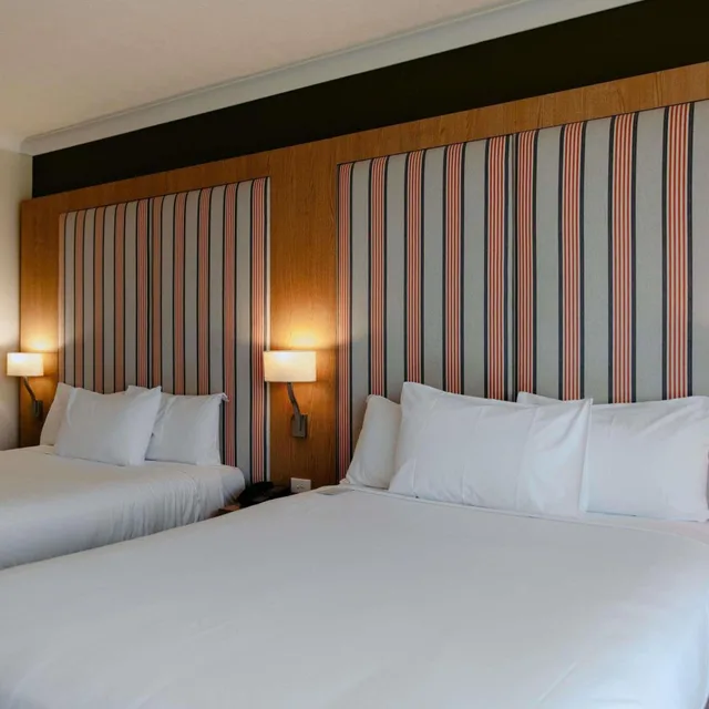 غرفة كلاسيكية بسريرين منفصلين وسرير كينج، Mercure Gold Coast Resort 4/6
