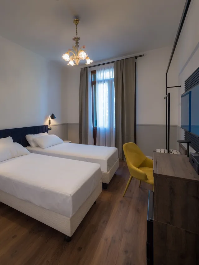 غرفة سوبيريور بسرير كوين، The Foscarini 1/2