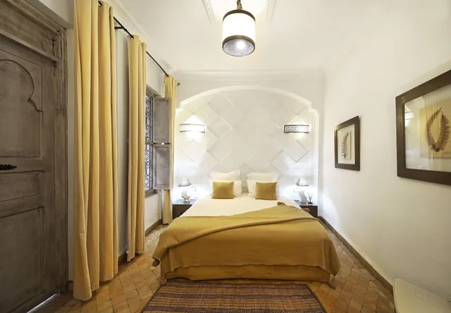 Romantic, Queen Bed, Courtyard Area، Riad Anyssates 3/4
