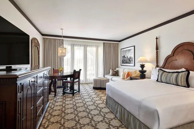 Suite, King Bed, Pool Side, Sofa، Omni Scottsdale Resort And Spa At Montelucia 1/4