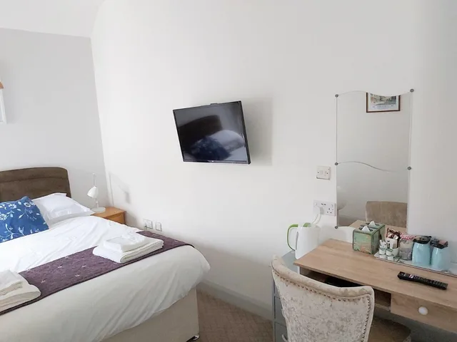 Standard, Double Bed, Oxford Guest House 4/7