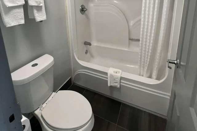 Room, 2 Queen Beds, Smoking, Quality Inn Kinder, LA 8/10