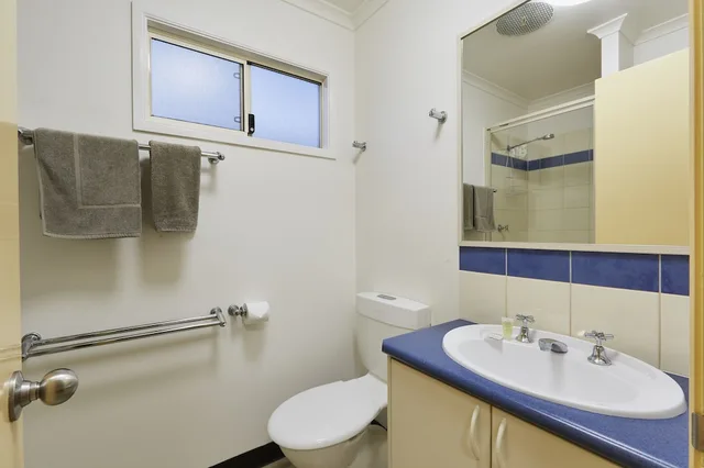 كابينة سوبيريور بسرير بطابقين وسرير كوين بغرفتي نوم مع سرير سحّاب إضافي، Big4 Beachlands Holiday Park 2/4