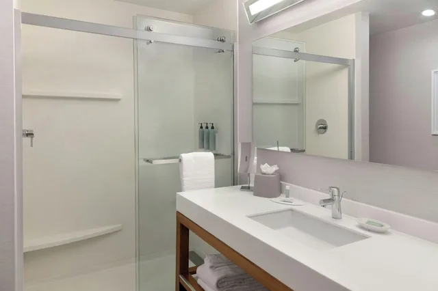 غرفة بسرير كينج، Courtyard By Marriott Palo Alto Los Altos 8/9
