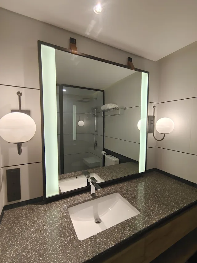 غرفة بسريرين منفصلين بإطلالة على المدينة، Four Points by Sheraton Batam 2/7