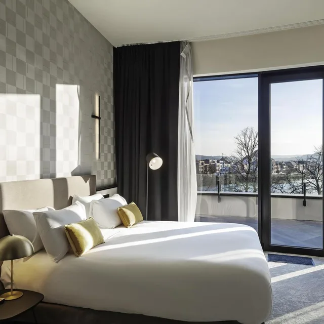 جناح جونيور بسرير كينج بإطلالة على النهر بشرفة بحوض استحمام، Mercure Namur Hotel 1/10