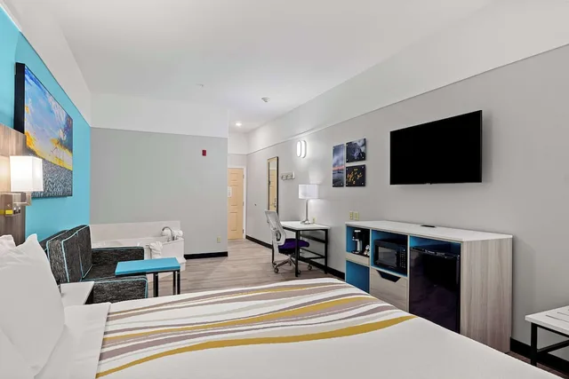 غرفة سوبيريور بسرير كينج، La Quinta Inn Suites Raymondville 3/9
